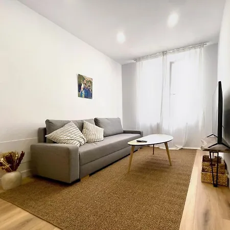 Apartman Street Full Of Light Santender